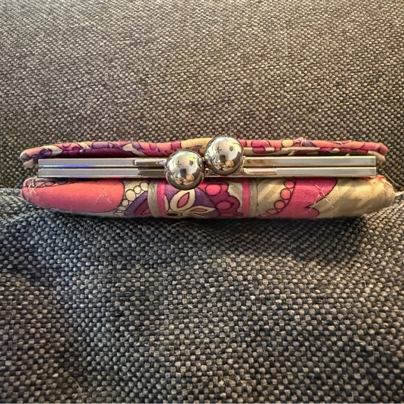 5 for $25!🌸Vera Bradley Pink Floral Paisley Kisslock Quilted ID Wallet - Picture 4 of 8